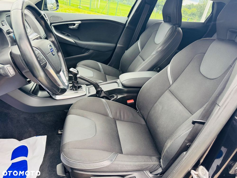 Volvo V40 D4 Momentum - 25