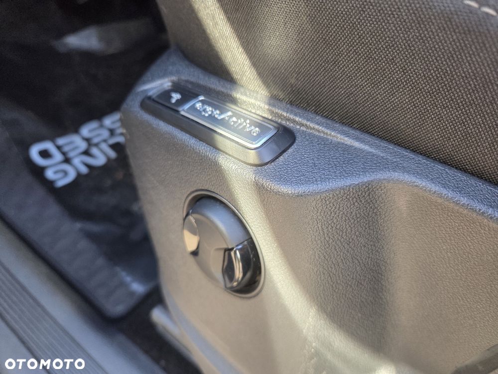 Volkswagen Tiguan - 19