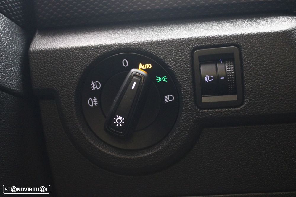 Volkswagen T-Cross 1.0 TSI Life — fotografia 13