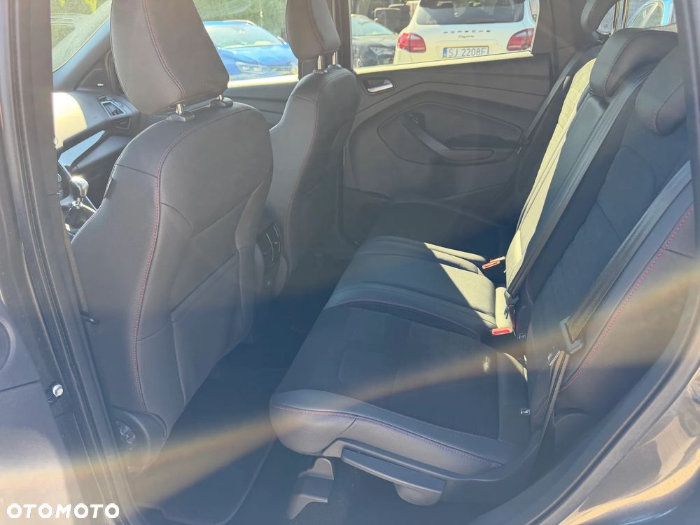 Ford Kuga 1.5 EcoBoost 2x4 ST-Line - 11