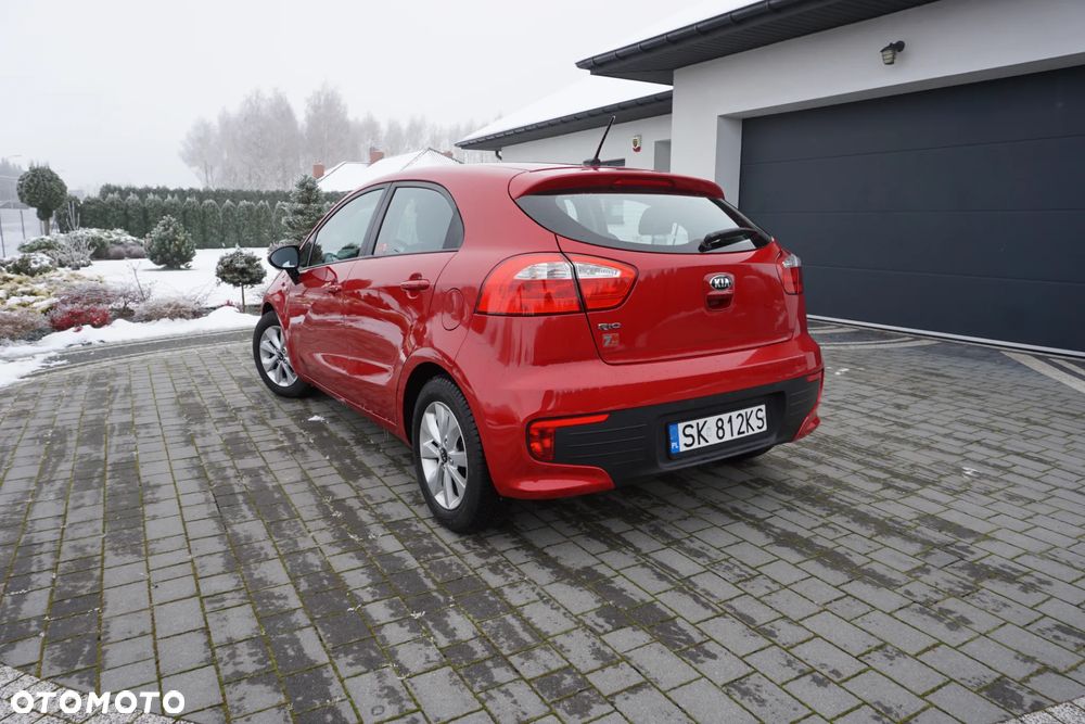 Kia Rio 1.2 L - 5