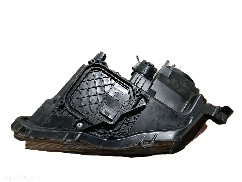 TOYOTA AVENSIS II T25 03-09 LIFT 2007 r. LAMPA PRAWY PRZÓD PP EU - 6