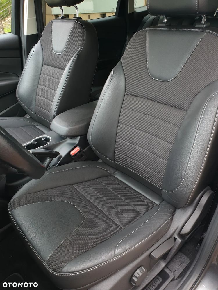 Ford Kuga 2.0 TDCi 4x4 Titanium - 24