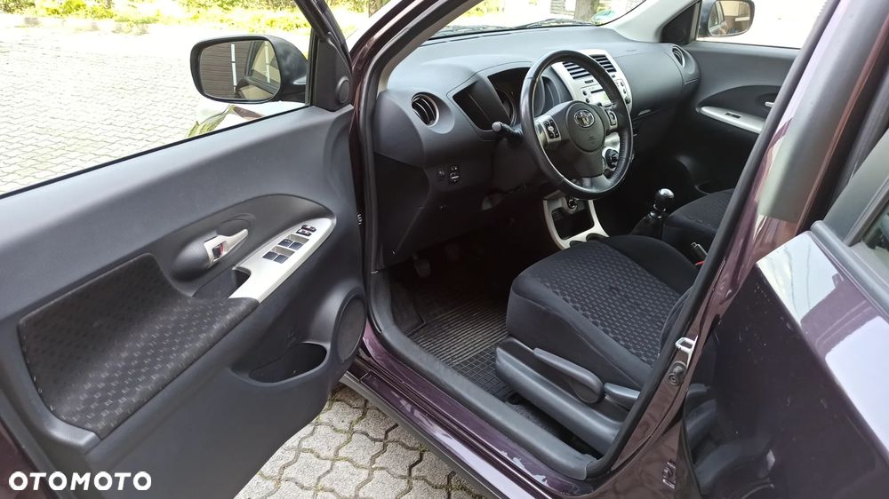Toyota Urban Cruiser - 10