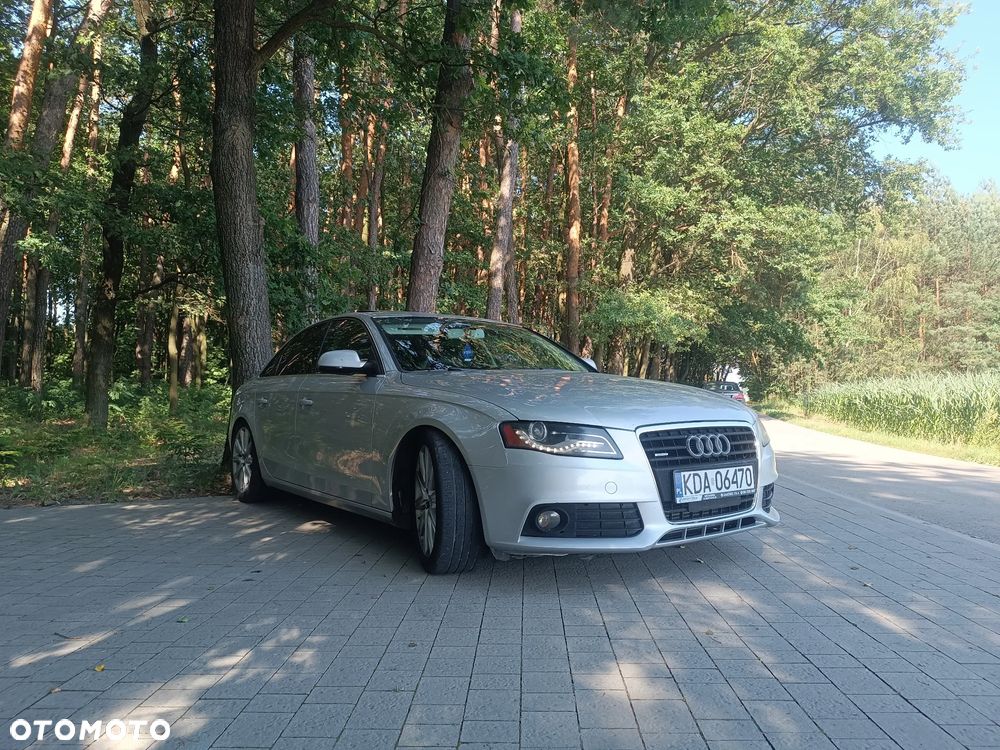 Audi A4 Limousine - 1
