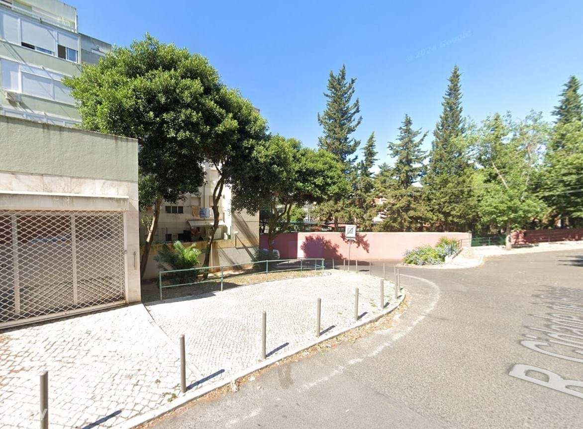 INVESTIMENTO: Terreno Urbano com Potencial de Rentabilidade em Benfica - Grande imagem: 4/9