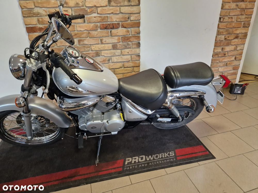 Suzuki Intruder - 9