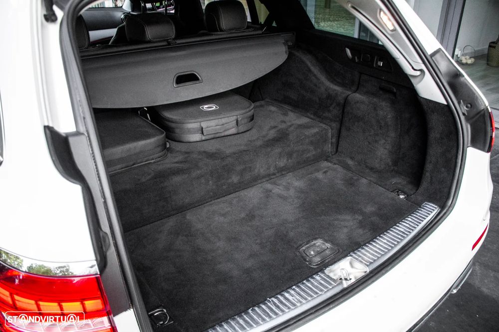 Mercedes-Benz E 300 de Avantgarde 4Matic - 30