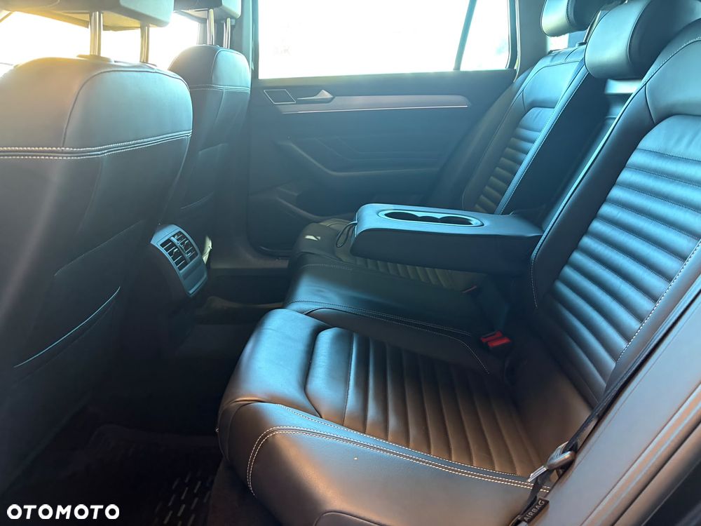Volkswagen Passat Variant 2.0 TSI 4Mot Elegance DSG - 24