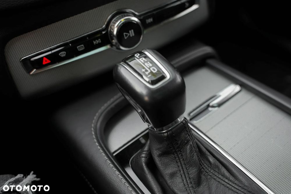 Volvo XC 90 D5 SCR AWD Inscription 7os - 23