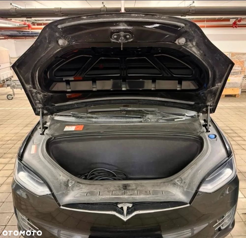 Tesla Model X - 27
