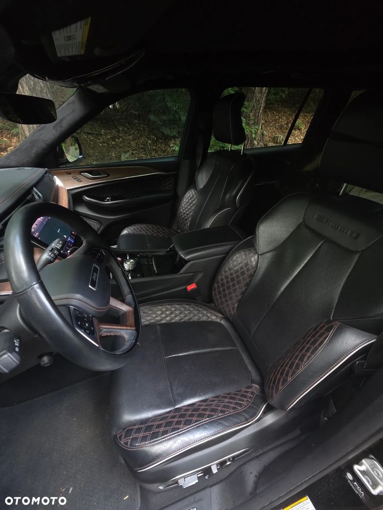 Jeep Grand Cherokee - 19