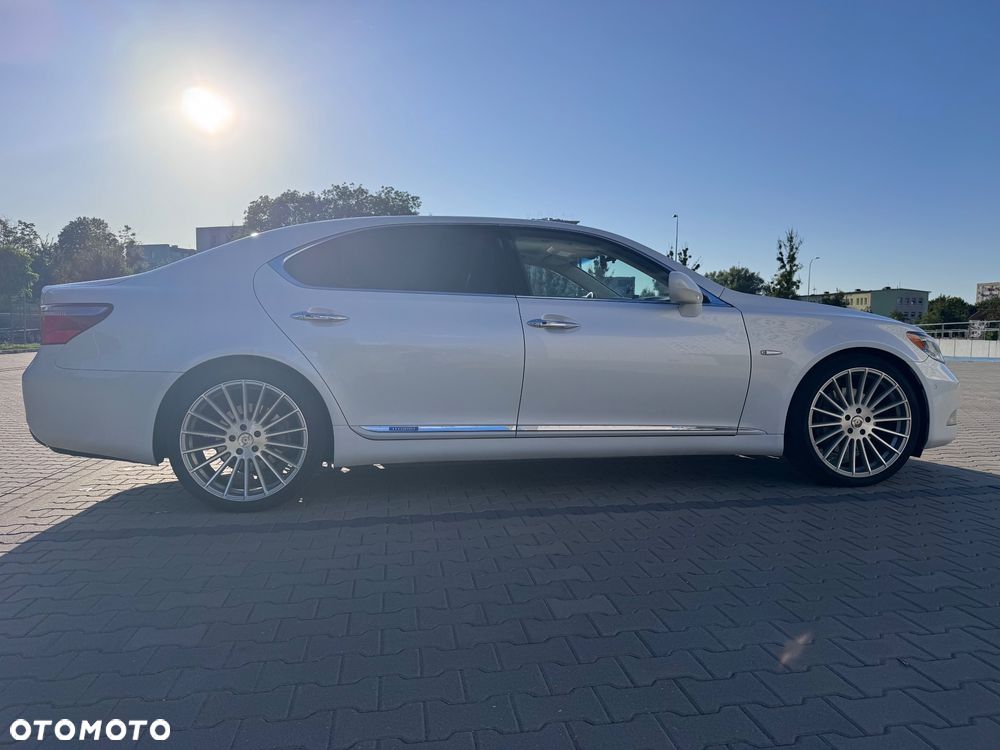 Lexus LS 600h L Superior - 19