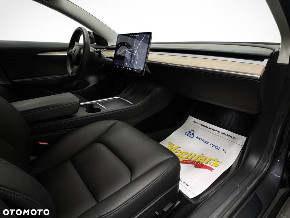 Tesla Model 3 - 8