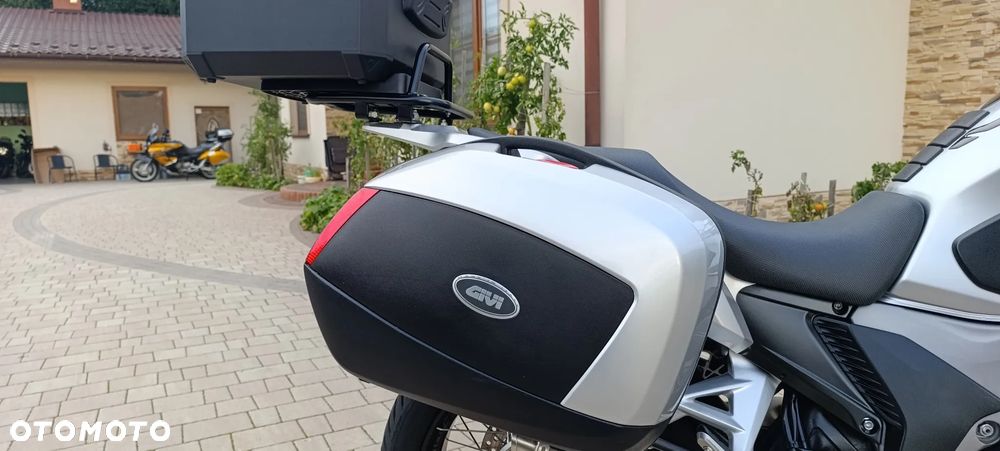 Honda VFR - 23