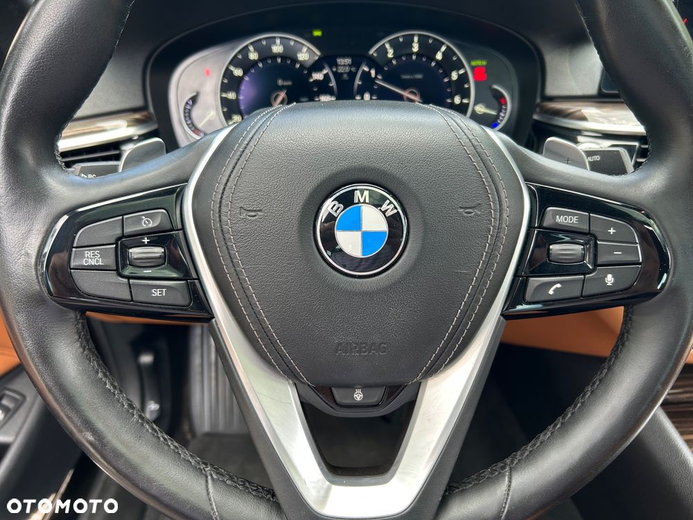 BMW Seria 5 540i xDrive Luxury Line sport - 23