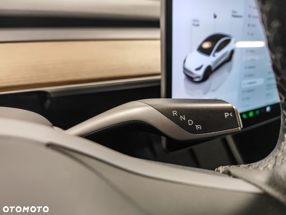 Tesla Model Y Performance Dual Motor AWD - 15