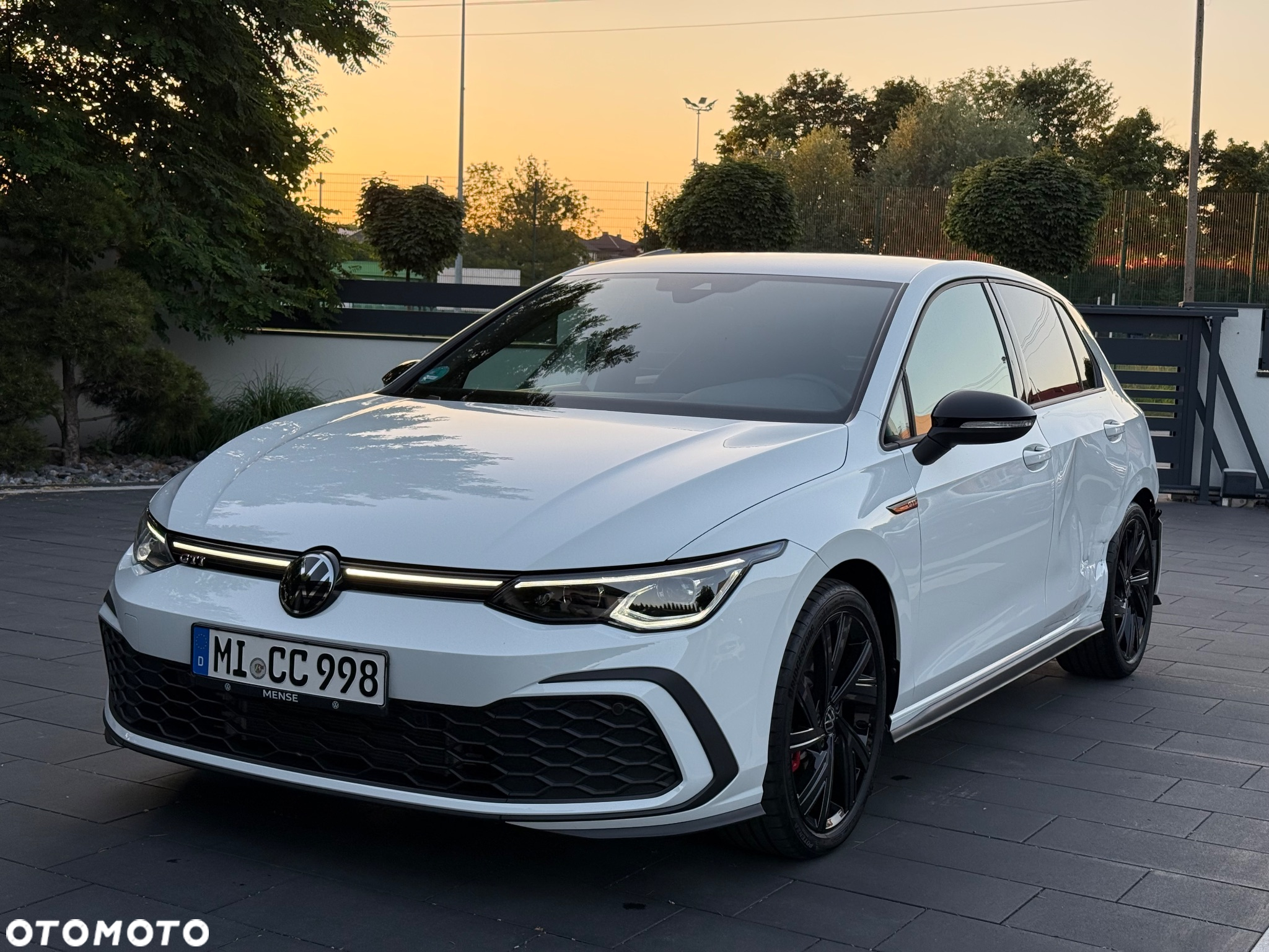 Volkswagen Golf VIII 2.0 TSI GTI DSG - 2