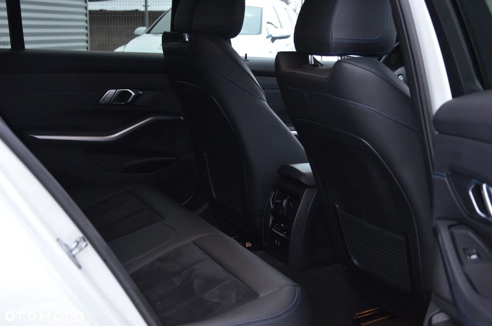 BMW Seria 3 330e xDrive M Sport sport - 19