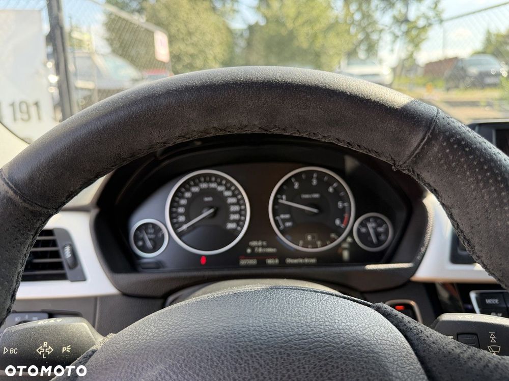BMW Seria 3 318d - 17
