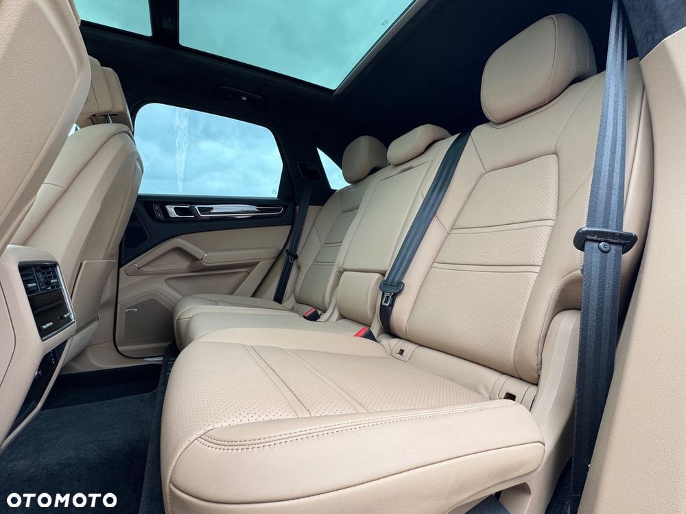 Porsche Cayenne - 21