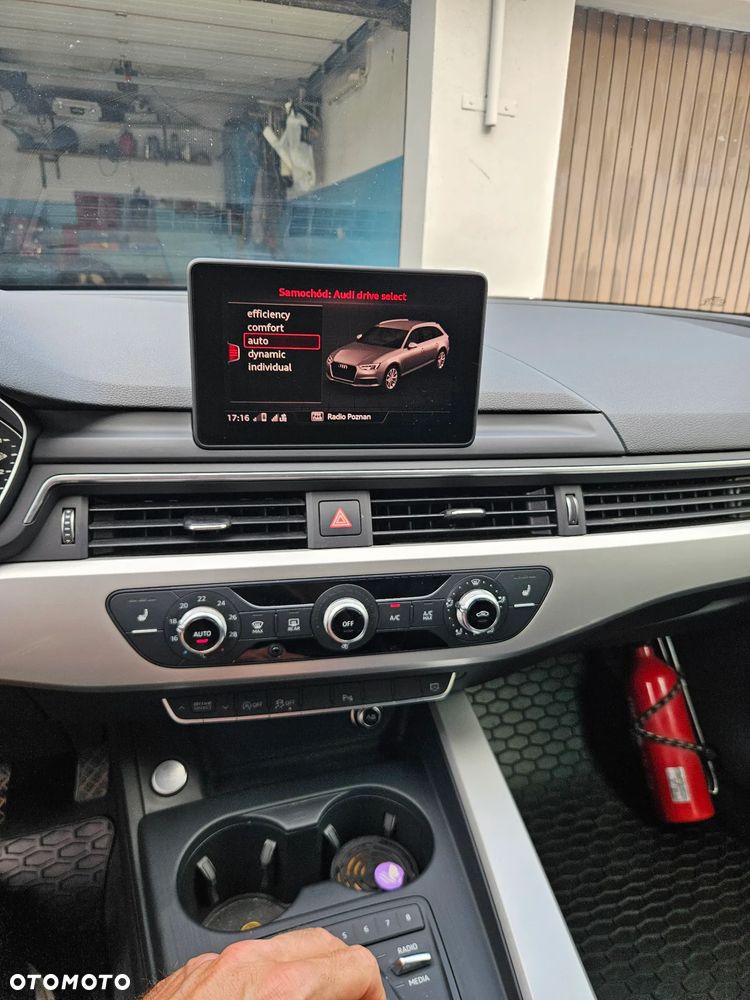 Audi A4 Avant 40 g-tron S tronic - 12