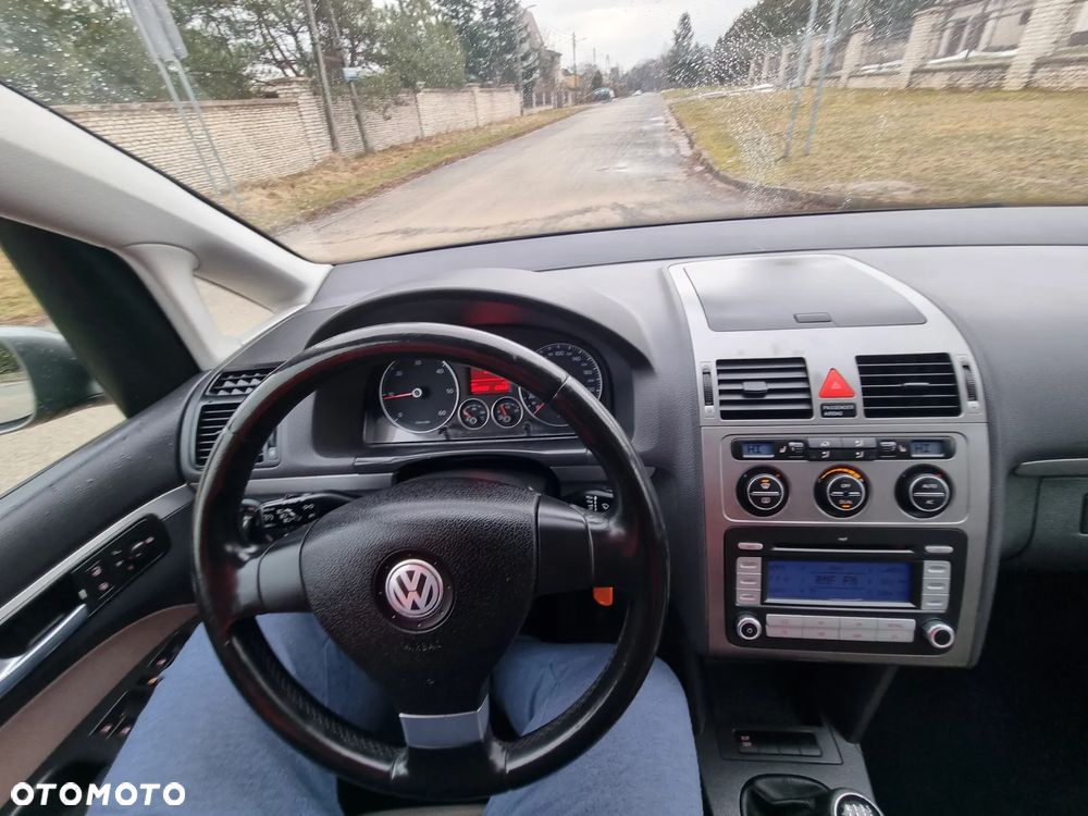 Volkswagen Touran 2.0 TDI Highline - 27