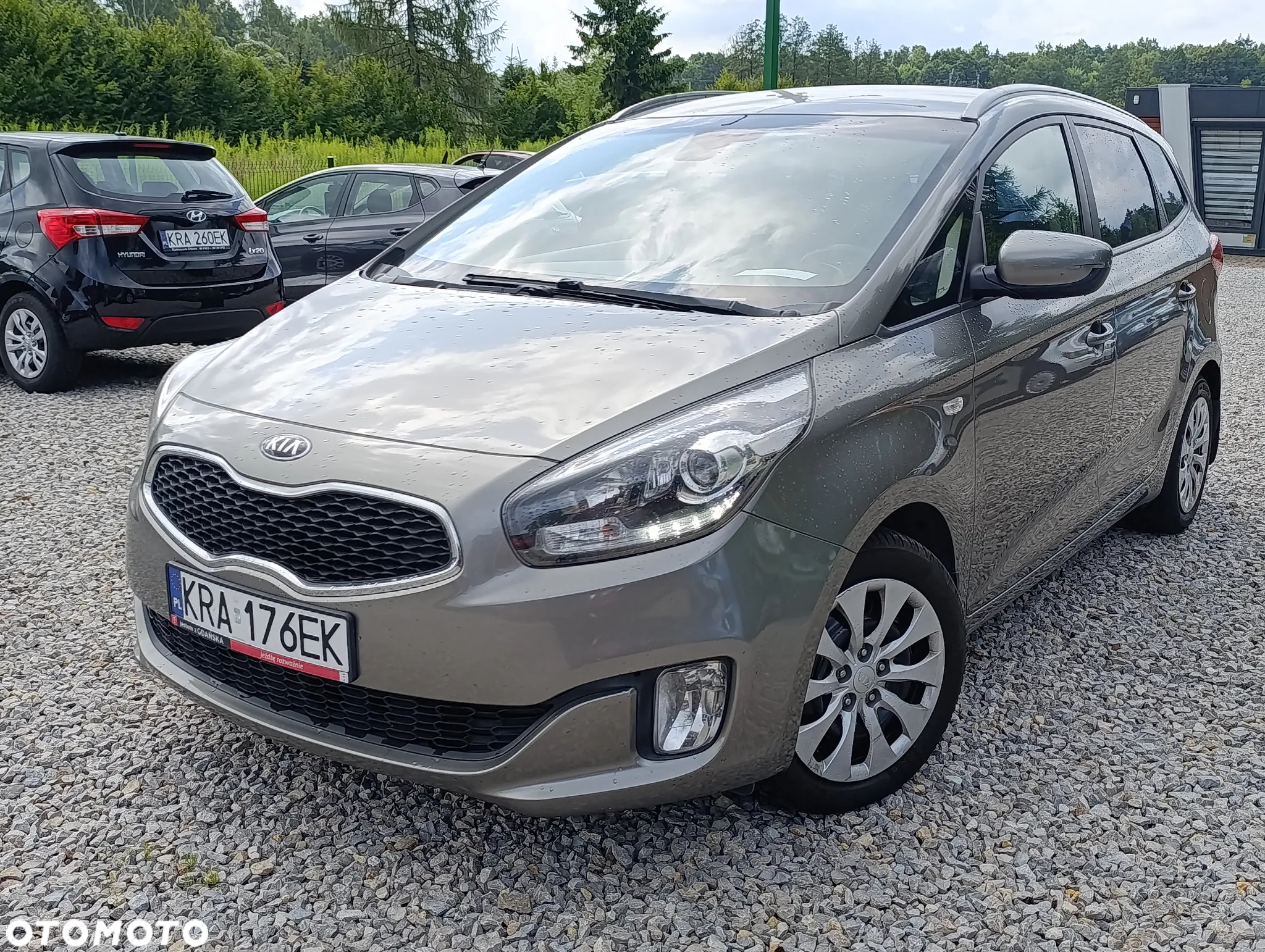 Kia Carens - 2