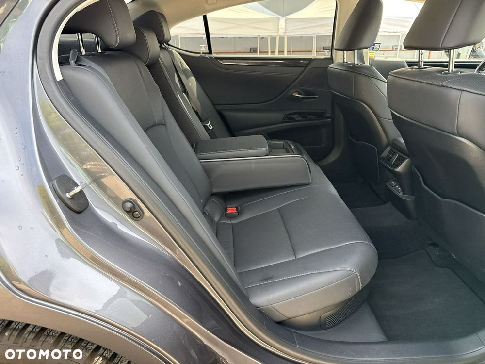 Lexus ES 300h Business Edition - 18