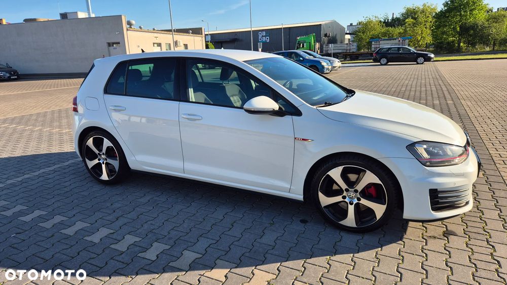 Volkswagen Golf - 23