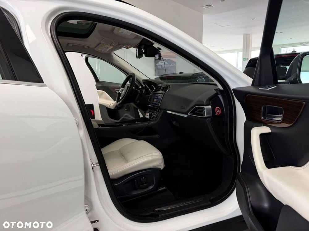 Jaguar F-Pace 2.0 i4D AWD Prestige - 36