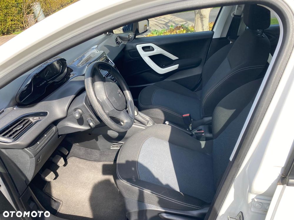 Peugeot 208 1.2 PureTech Access - 12