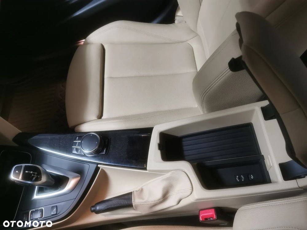 BMW Seria 3 330i xDrive Luxury Line - 29