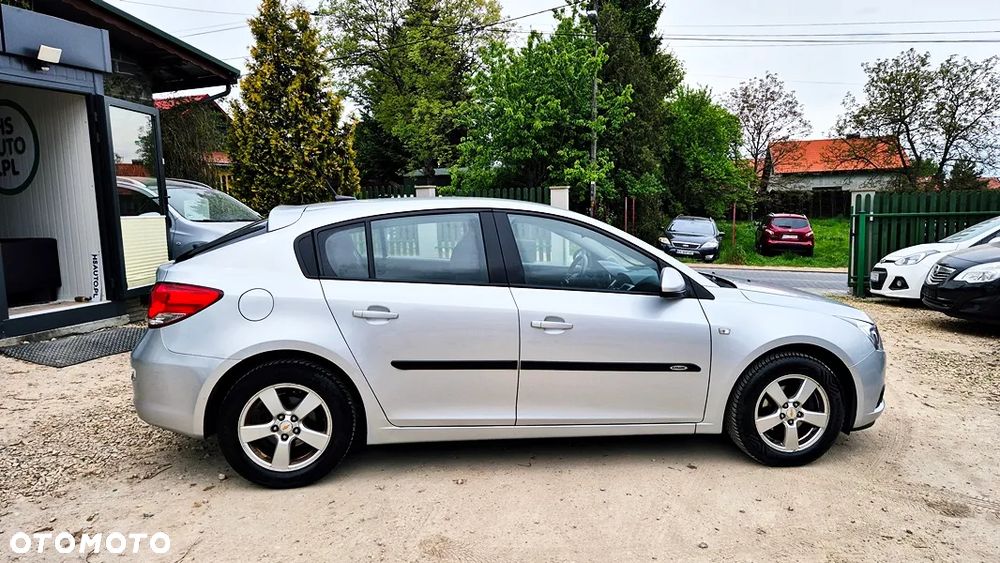 Chevrolet Cruze 1.6 - 12