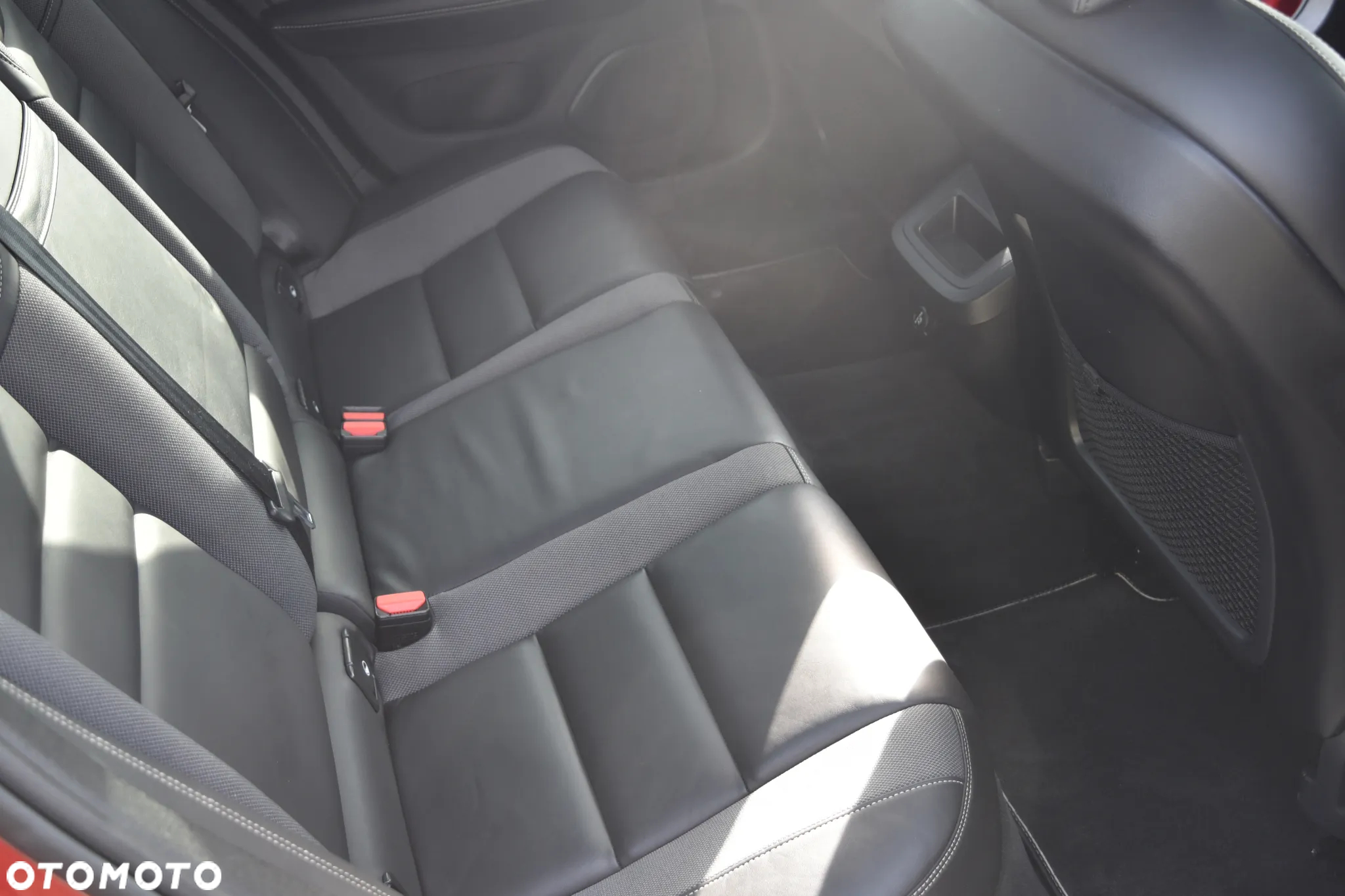 Volvo S60 T5 R-Design - 29