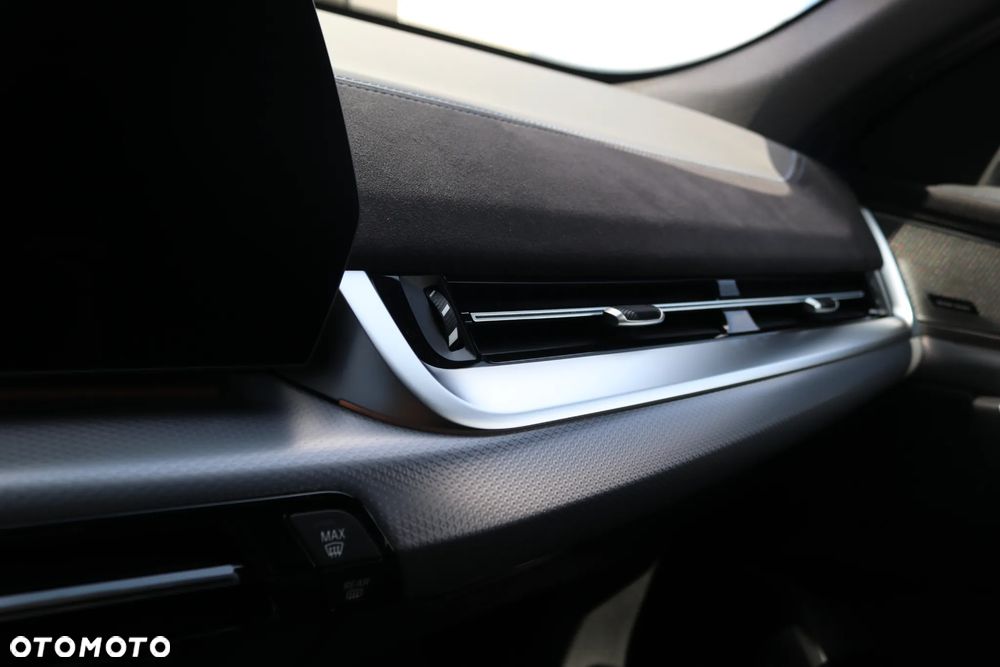 BMW iX2 eDrive20 66.5kWh M Sport Edition - 15