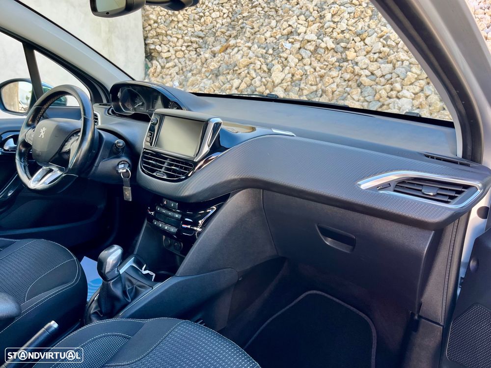 Peugeot 208 1.2 PureTech Allure - 27