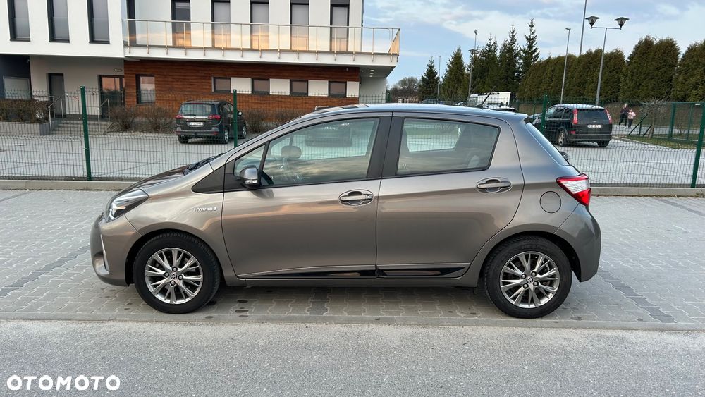 Toyota Yaris Hybrid 100 Business Edition - 4