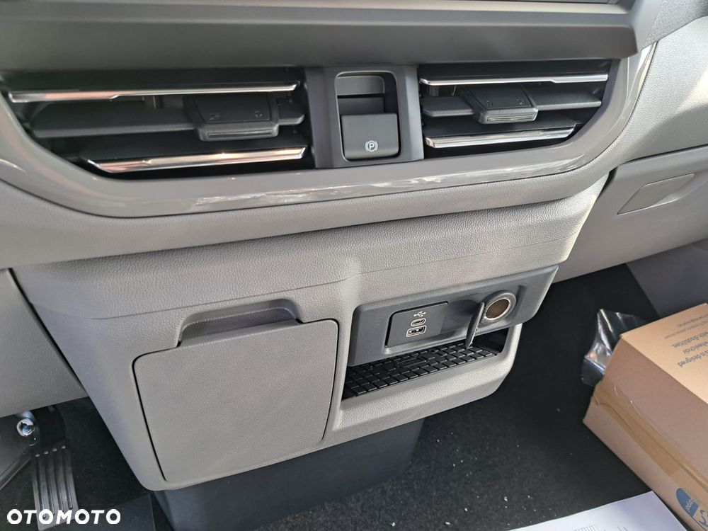 Volkswagen Caravelle - 16
