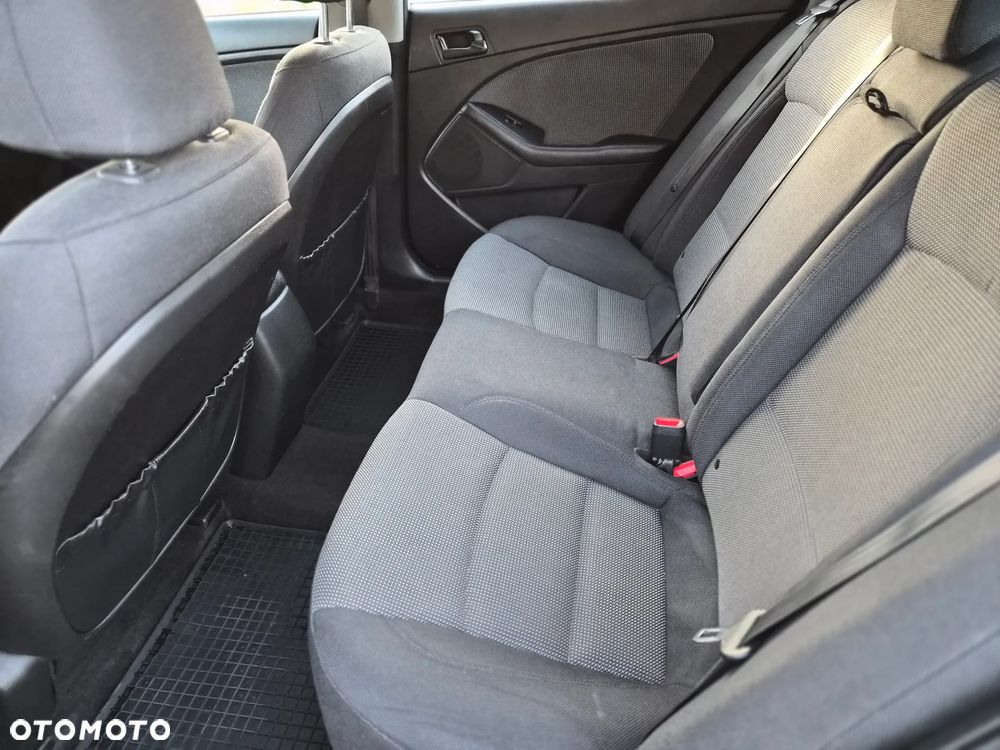 Kia Optima 2.0 M - 13