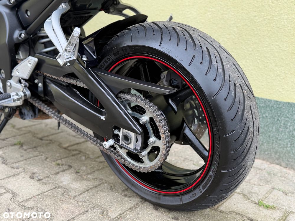 Yamaha FZ - 22