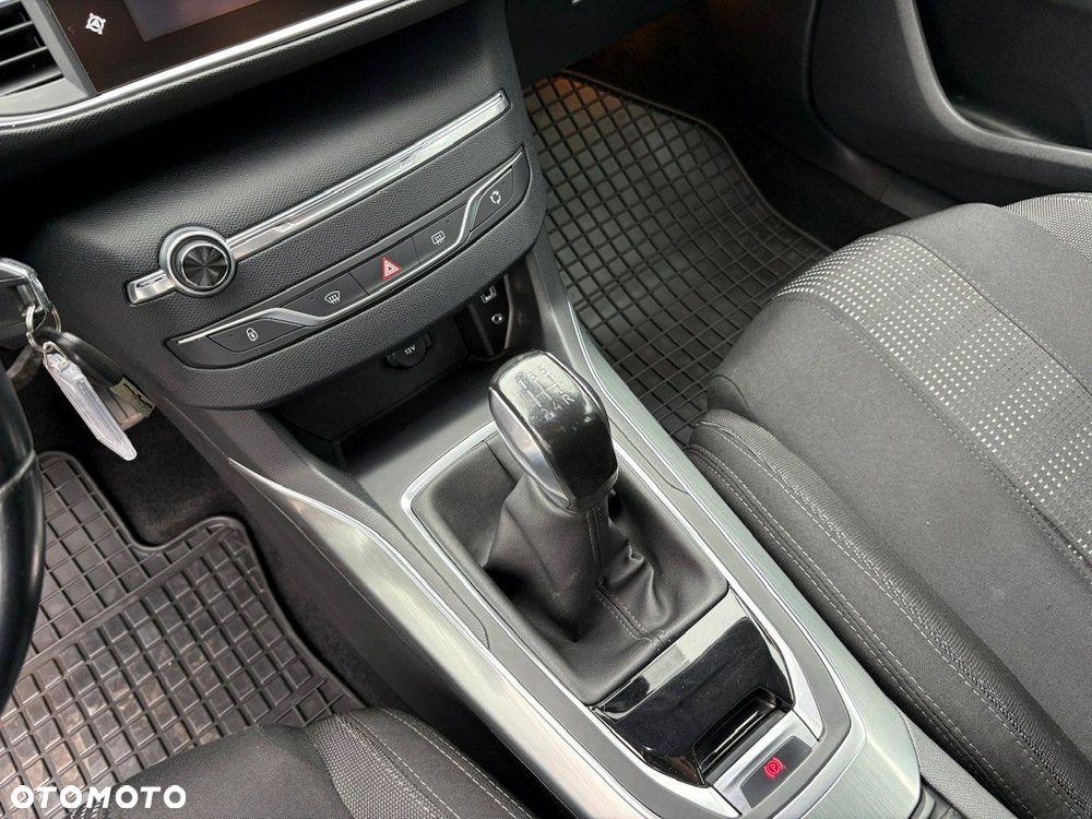 Peugeot 308 1.6 BlueHDi Style S&S - 24