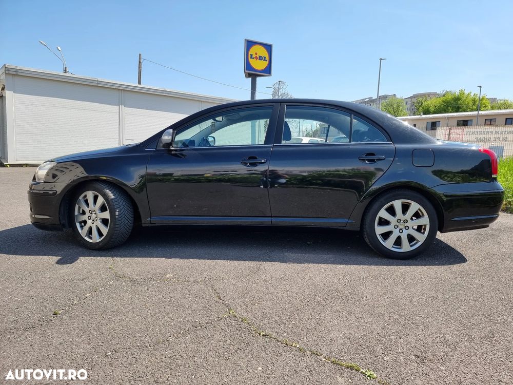 Toyota Avensis 2.0 Sedan Aut Sol - 4
