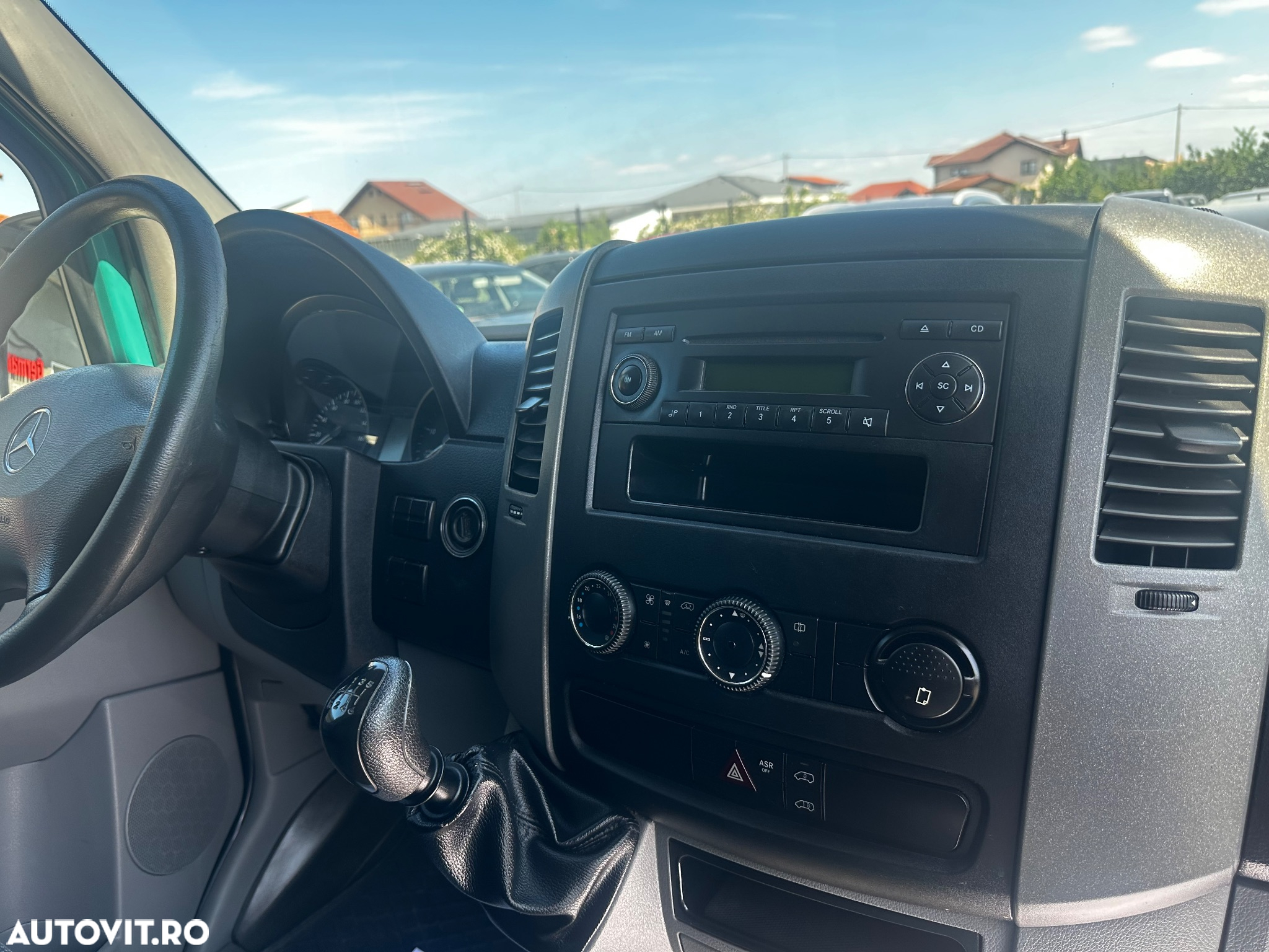 Mercedes-Benz Sprinter - 12