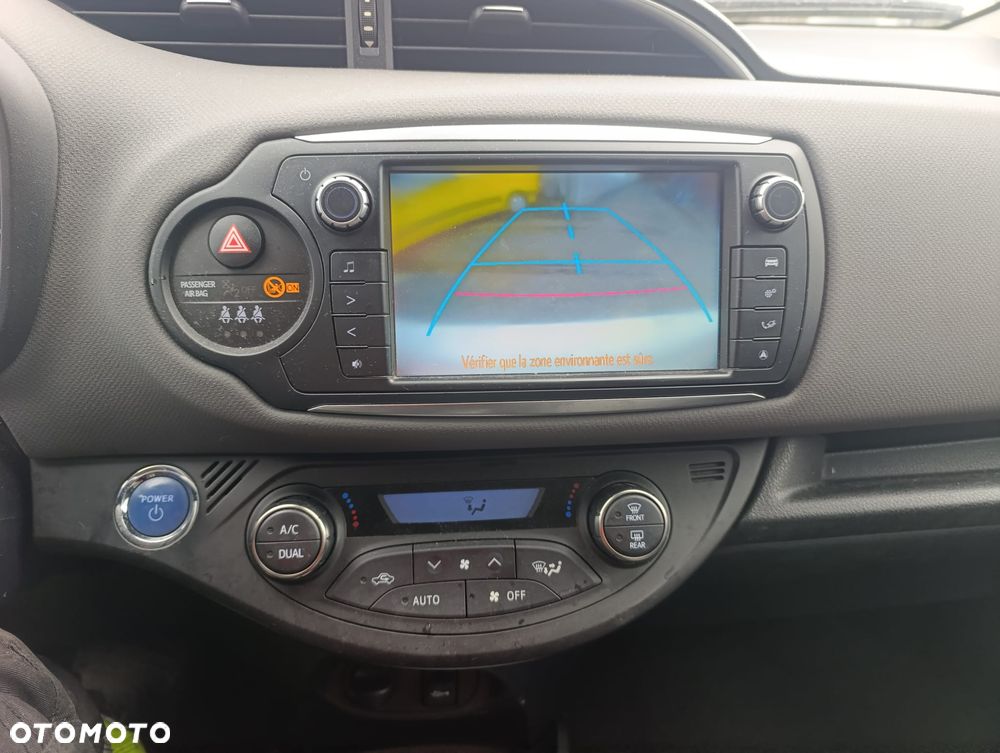 Toyota Yaris Hybrid 100 Life - 12