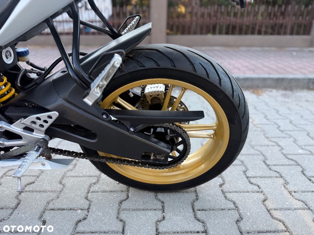 Yamaha YZF - 27