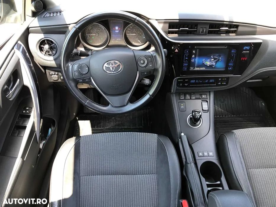 Toyota Auris 1.8 L VVT-i Hybrid Sol + - 4