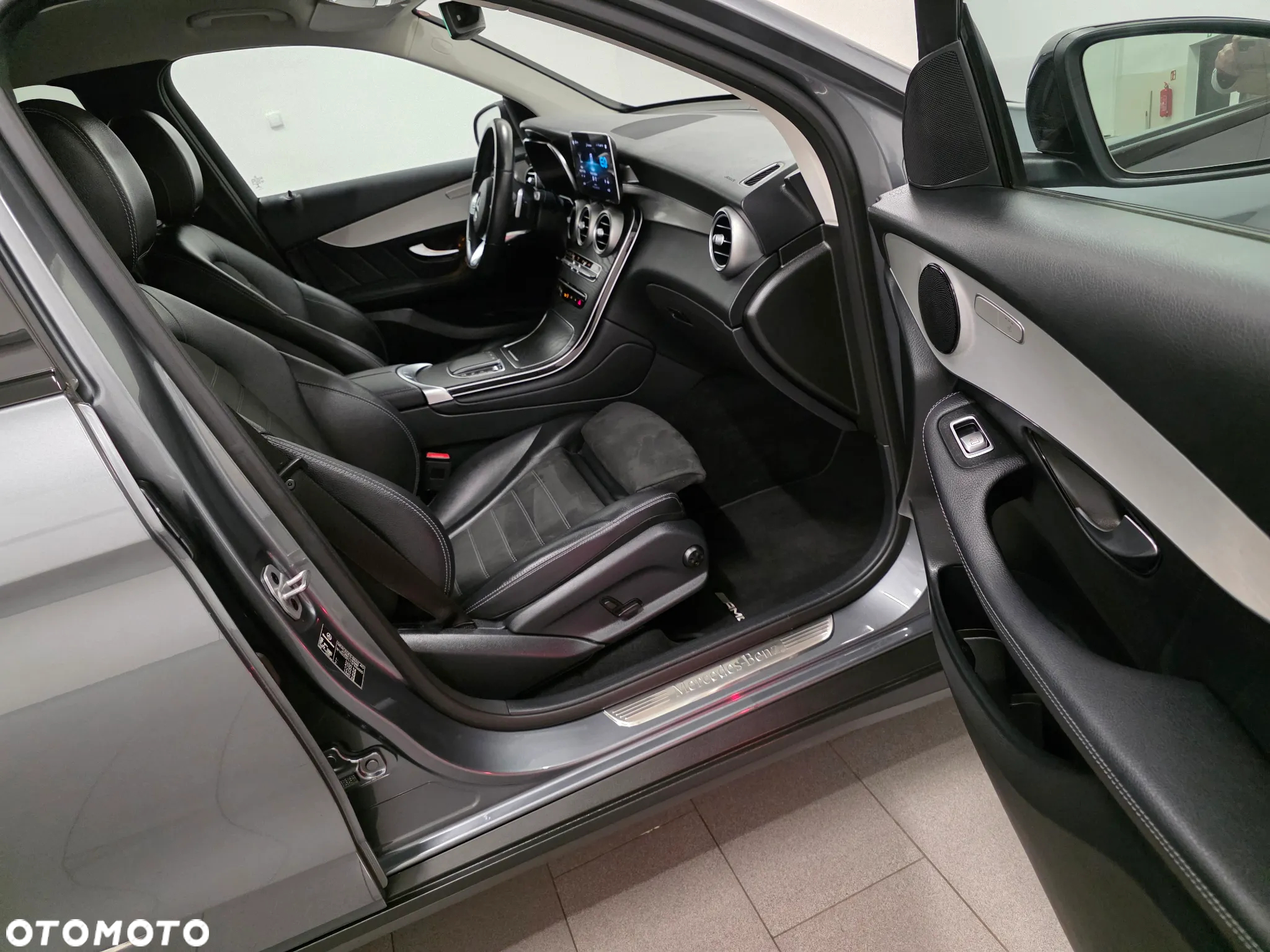 Mercedes-Benz GLC 220 d 4Matic 9G-TRONIC AMG Line Plus - 30