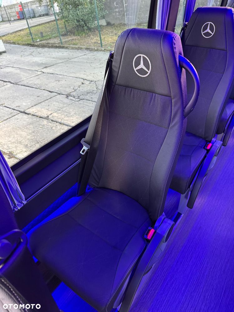 Mercedes-Benz Sprinter - 12