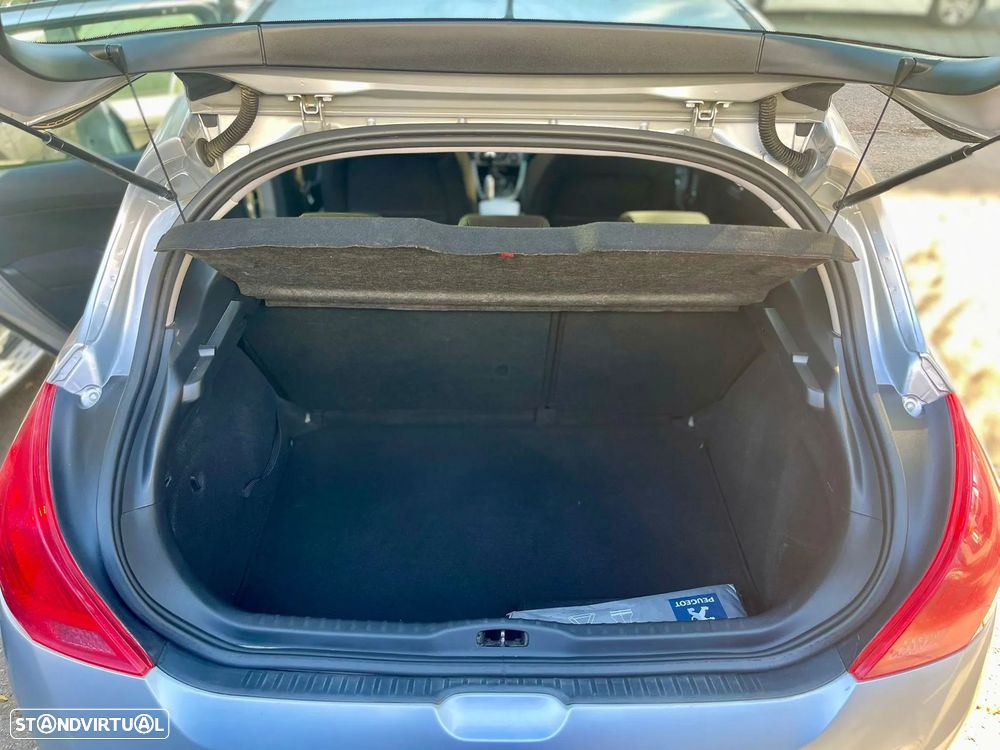 Peugeot 308 1.6 HDi Executive CVM6 - 16